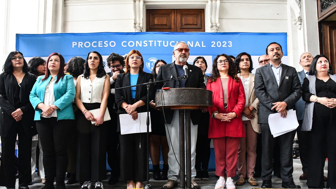 Oficialismo transparenta su posición por el En Contra en último pleno del Consejo Constitucional