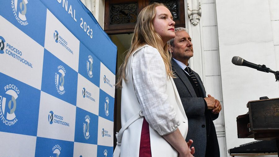 Nueva Constitución: Criteria muestra que voto “En Contra” supera al “A Favor” en 30 puntos a dos meses del plebiscito (Lea la encuesta completa)