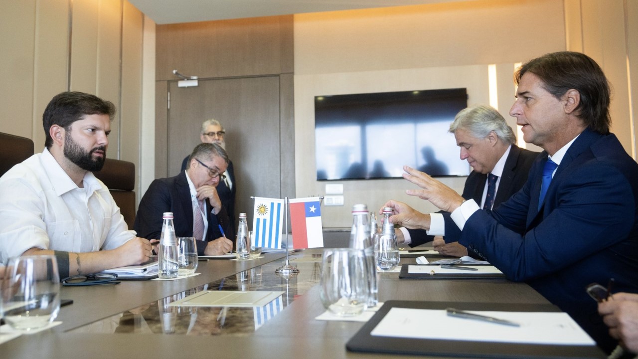 El contraste entre Boric y Lacalle Pou: Por qué las cosas funcionan en Uruguay y en Chile no. Por Joaquín Lavín