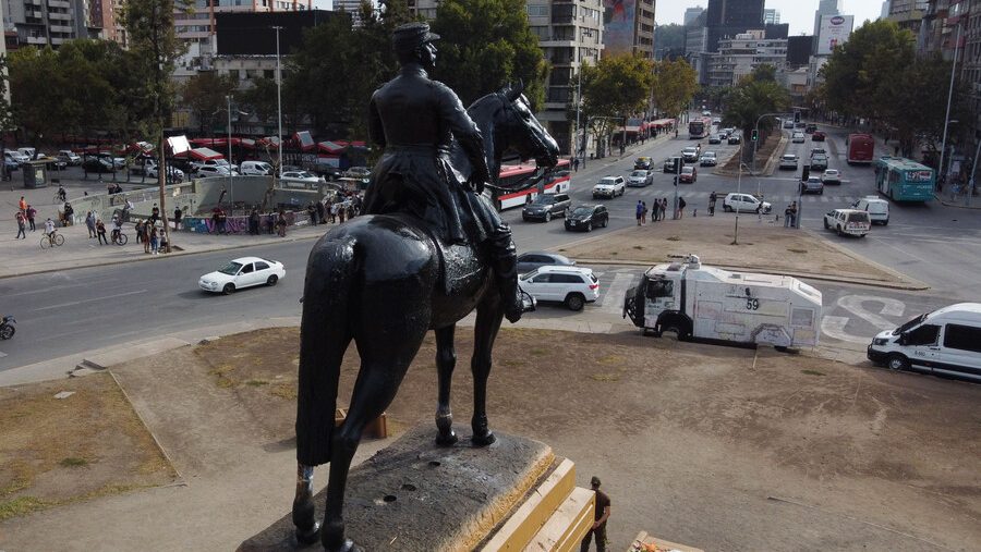 Guillermo Parvex: “Sería un error mover la estatua, porque el encono contra Baquedano no tiene fundamento”