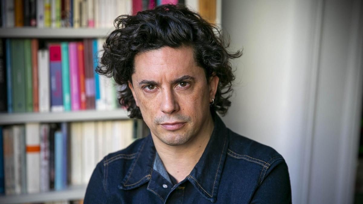 Labatut, la nueva estrella de la literatura chilena en el mundo: “Tenerle pánico a la inteligencia artificial es completamente justificable”