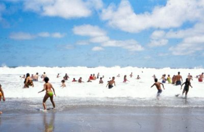 Algo es algo: En la playa