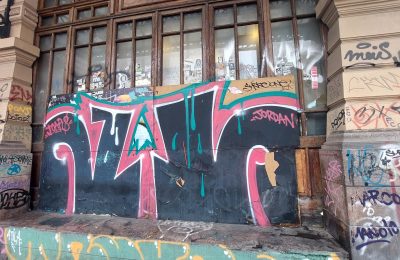 Crónica del abandono de la Estación Mapocho: Comercio informal, drogas e inseguridad