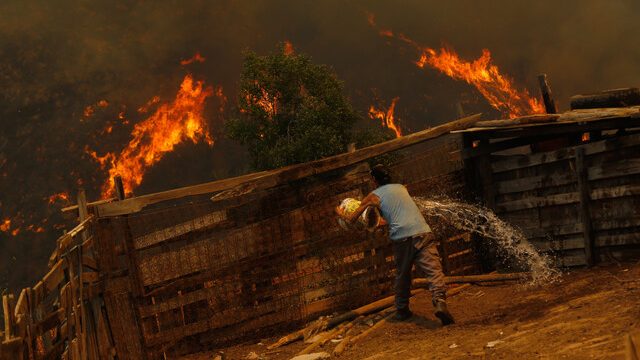 Precipitación del acontecer, disolución por el fuego y el agua. Por Lucy Oporto Valencia