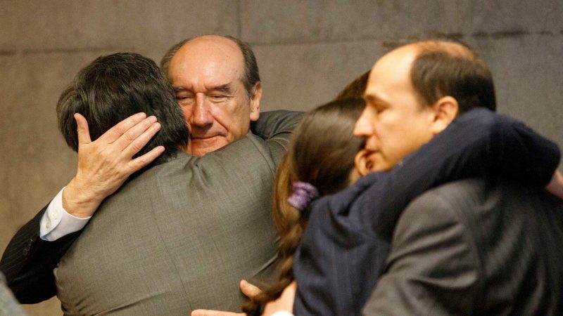Por qué se desecharon los cargos de la fiscalía por lavado de activos contra el general Fuente-Alba