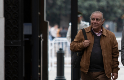Perfil: Juan Andrés Lagos (PC) y su despedida del gobierno tras varias salidas de libreto
