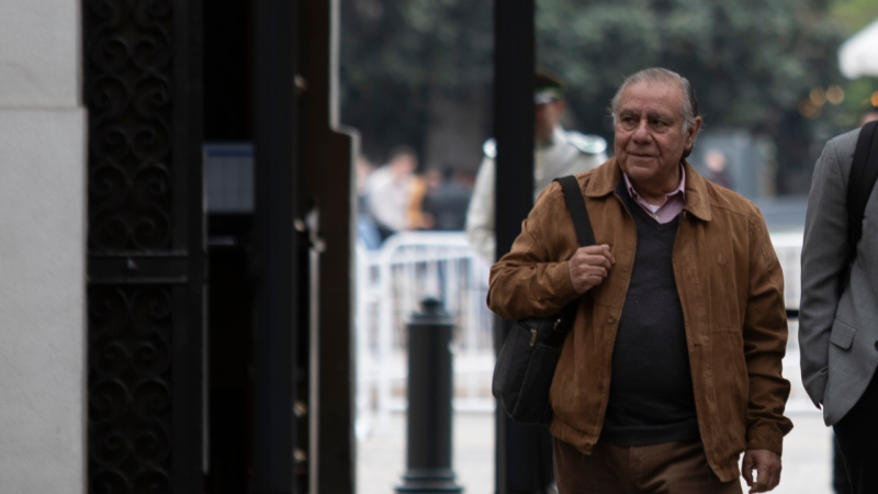 Perfil: Juan Andrés Lagos (PC) y su despedida del gobierno tras varias salidas de libreto