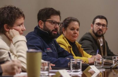 Bifurcación en el camino: normalización o radicalización. Por Kenneth Bunker