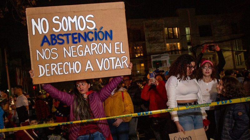 La relativización de la democracia en la izquierda. Por Kenneth Bunker
