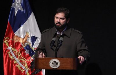 Boric sigue empeñado en exaltar el estallido. Por Sergio Muñoz Riveros