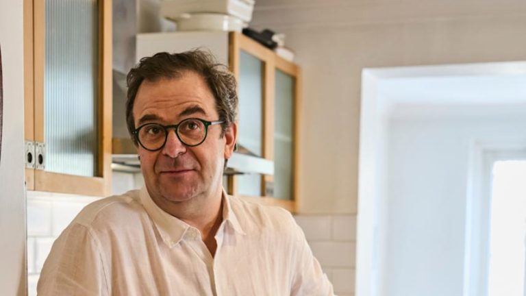 Juan Diego Santa Cruz, crítico y empresario gastronómico: “Los influencers opinan bien de los restaurantes porque comen gratis”