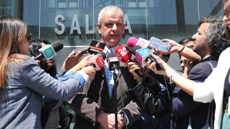 Perfil: Xavier Armendáriz, bombero en llamas. Por Rafael Gumucio
