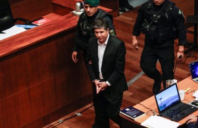 Manuel Monsalve y la orquesta del Titanic. Por Paz Zárate