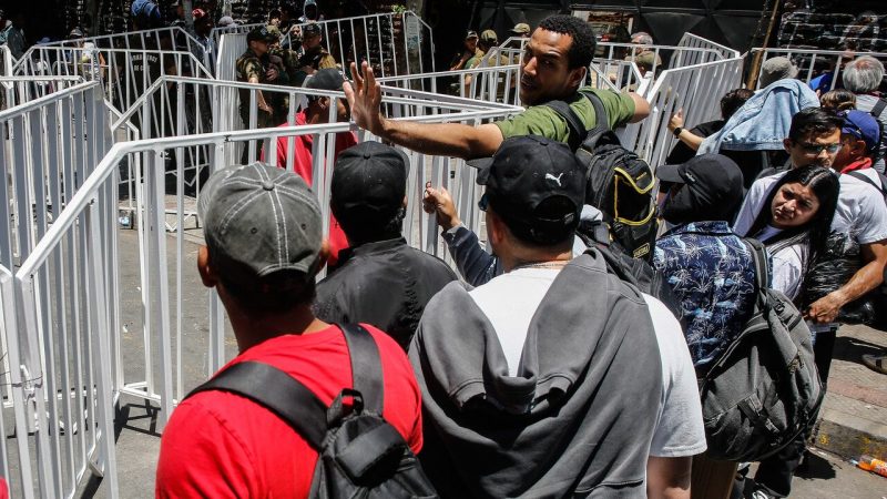 Crónica: El complejo enrolamiento de migrantes en el desbordado barrio Meiggs