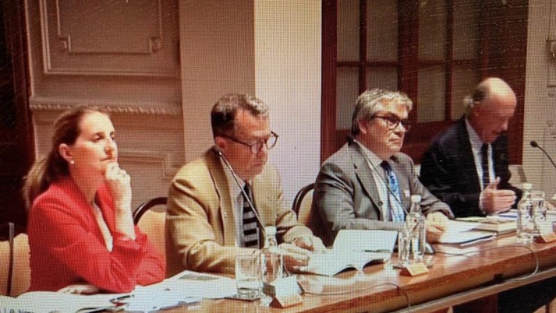 Sebastián Edwards, Carlos Peña, Marcel y Larroulet y su animado debate sobre los Chicago Boys, el neoliberalismo y las reformas en juego ahora
