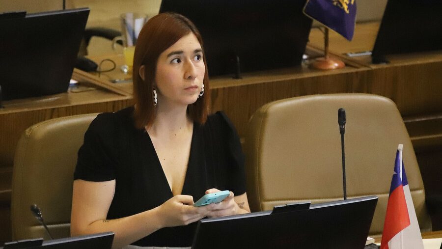 Autocomplacencia en el poder: Del “quemarlo todo” a conformarse con lo que hay. Por Kenneth Bunker