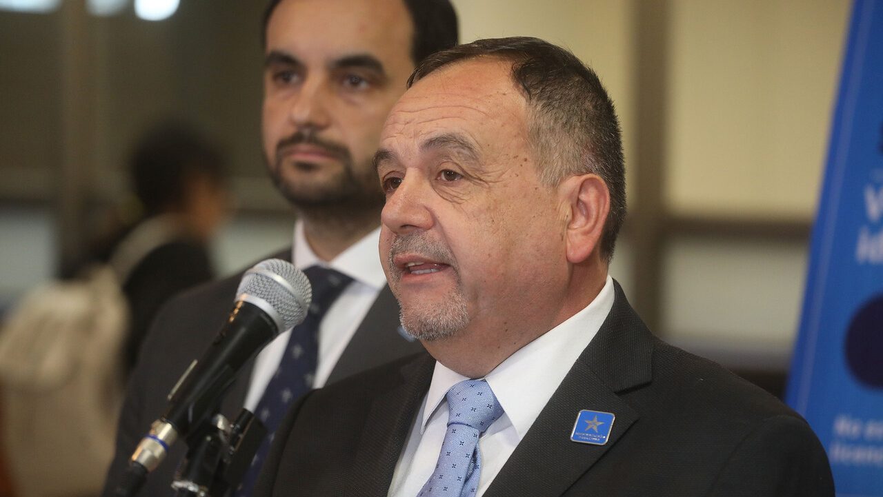 Perfil: Omar Morales, el director radical del Registro Civil y el bochorno que enfrenta por la Visa Waiver