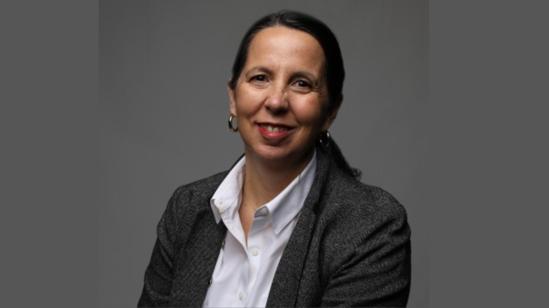 Perfil: Quién es Claudia Martínez Alvear, la primera mujer en dirigir el Instituto de Economía de la UC