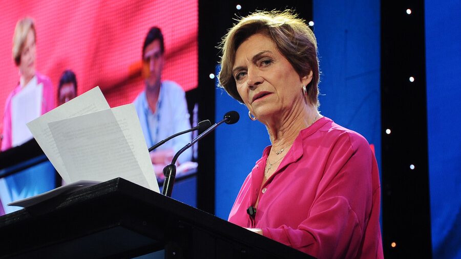 El asedio a Matthei. Por Cristóbal Bellolio