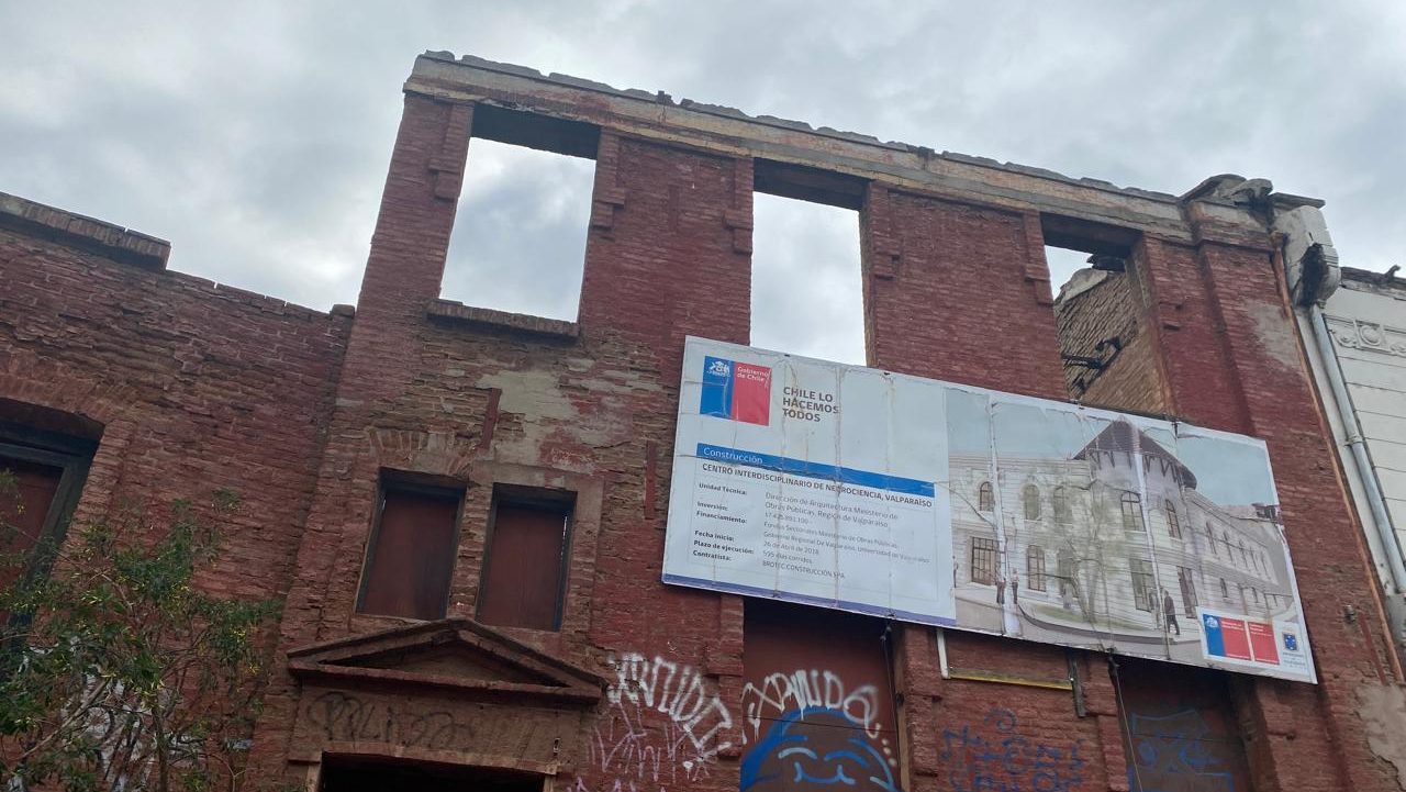 Crónica: El gran centro neurocientífico de Valparaíso al que venció la permisología (hoy es un barrio de delincuentes)