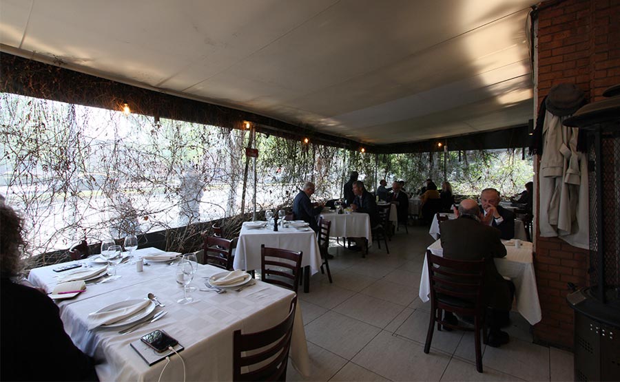 El deprimido sector gastronómico anticipa alza de precios y cierres de restaurantes por ley de 40 horas