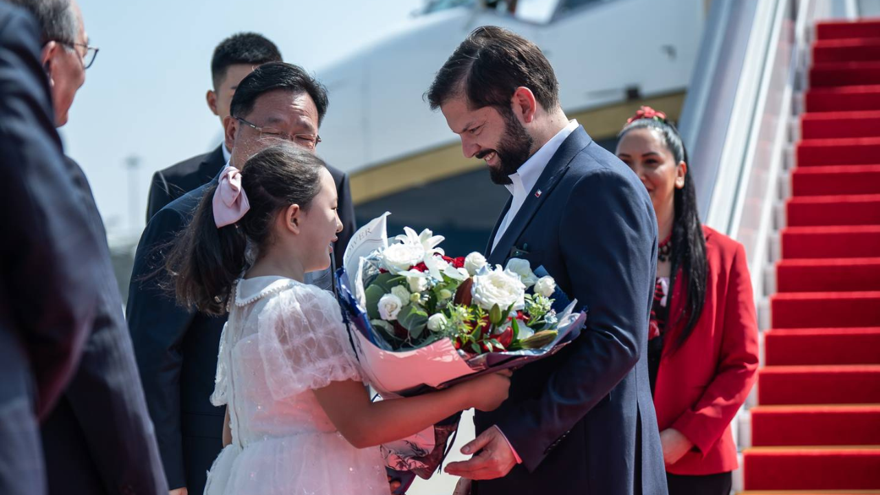 Gobierno escala conflicto con China en víspera de visita de Boric a Beijing