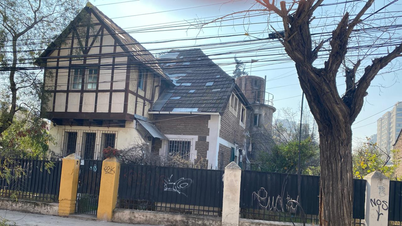 Crónica: Cómo es la casa y el barrio donde vivirá Boric con su pareja e hija