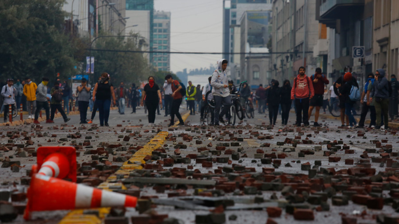 Cuando vuelvan las veredas picadas. Por Kenneth Bunker