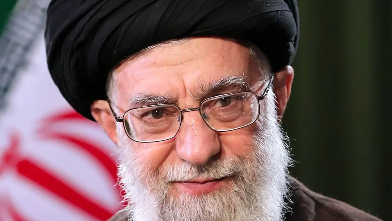 Quién es el ayatolá Alí Jamenei, el hombre fuerte de Irán y principal blanco de los ataques de EE.UU.