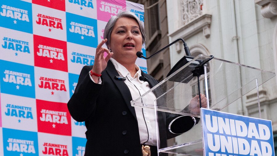El primer gobierno comunista en la historia de Chile. Por Kenneth Bunker
