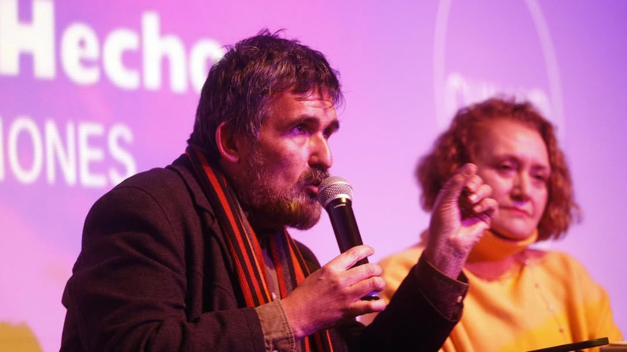 Quién es Darío Quiroga, el multifacético asesor de Jara que está en el blanco de las críticas