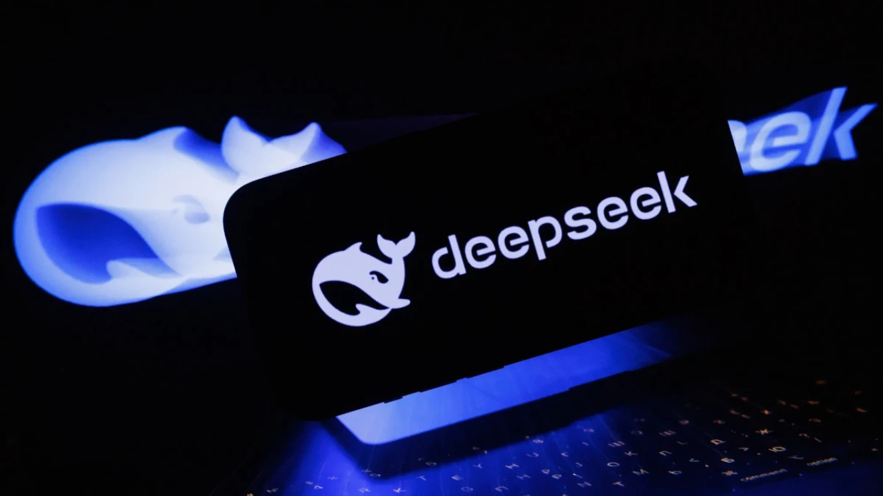 DeepSeek reaparece