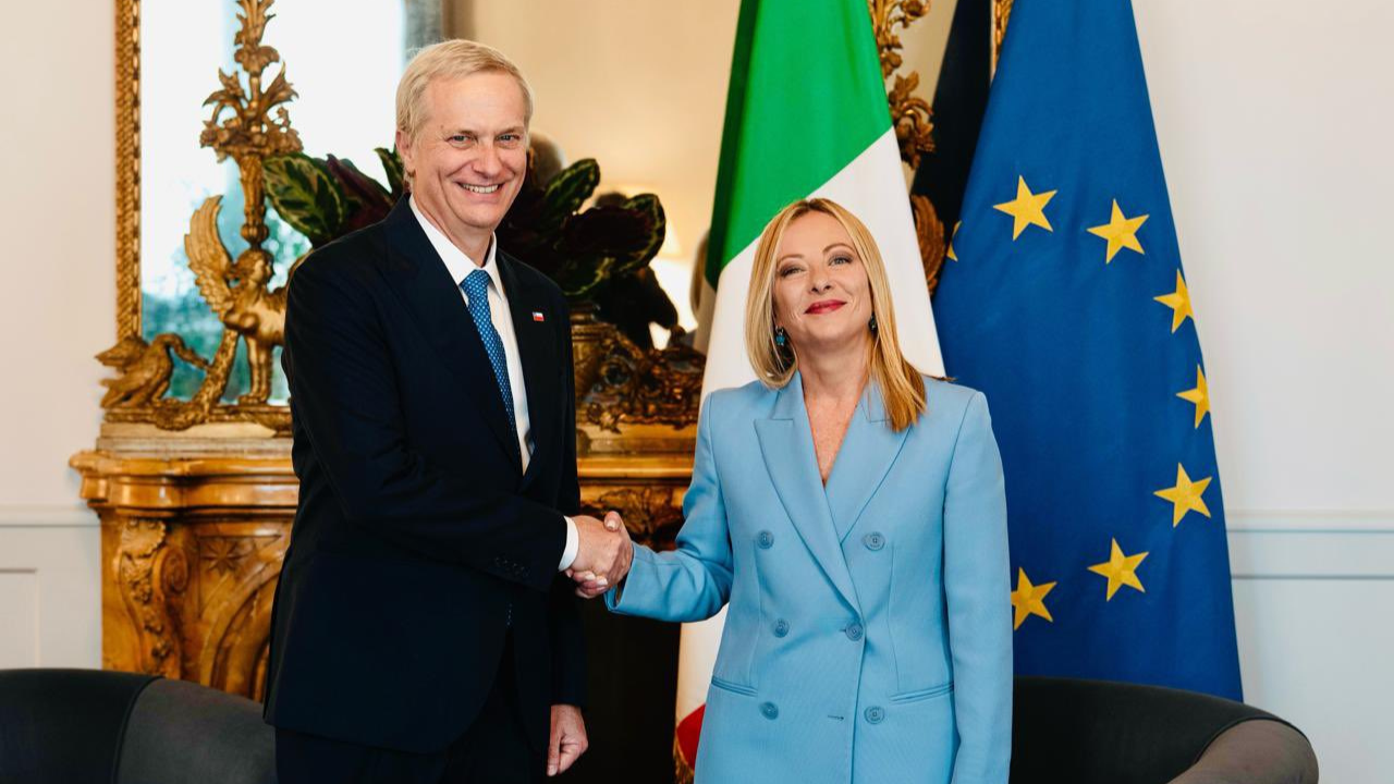 Por qué Giorgia Meloni es la figura mundial de la derecha dura que más acomoda a José Antonio Kast