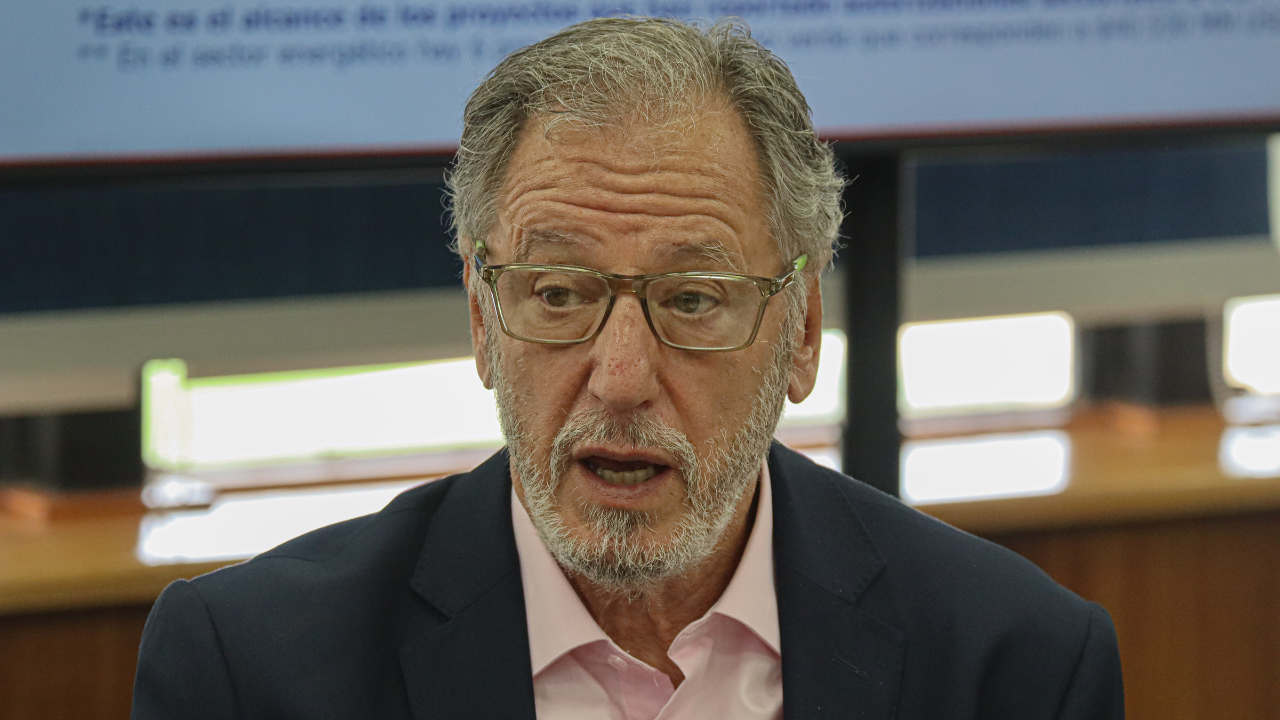 El round entre el biministro García y la consultora Valgesta por el cálculo de las cuentas de luz