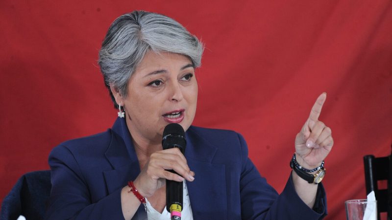 Por qué en el comando de Jara se impuso la estrategia de confrontar a Kast y polarizar el debate