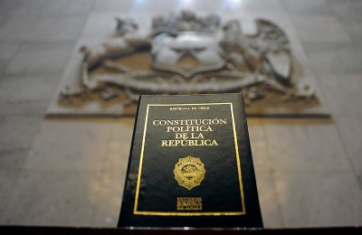 La elección presidencial y la Constitución que resistió las peores veleidades. Por Sergio Muñoz Riveros