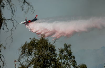 Quién está detrás del Tanker Boeing 737, la nave que se desplegó en los incendios en San Carlos de Apoquindo