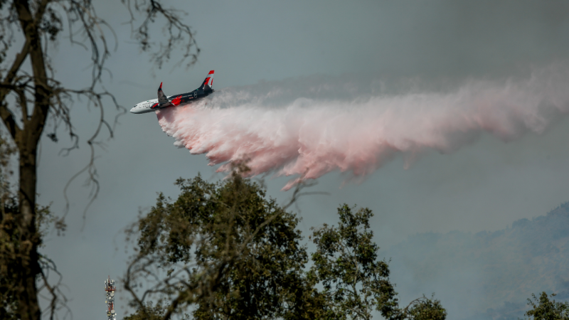 Quién está detrás del Tanker Boeing 737, la nave que se desplegó en los incendios en San Carlos de Apoquindo