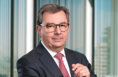 Fernando Barros, el exitoso e influyente abogado que asumiría como ministro de Defensa de Kast