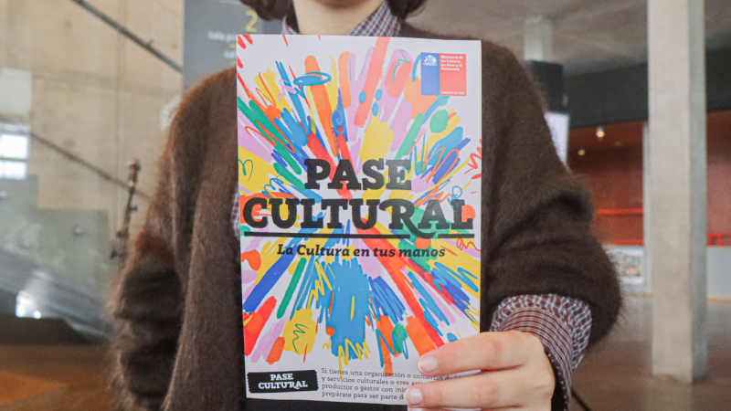 Polémica por uso irrregular del Pase Cultural: Undurraga dice que lo suspenderán y Boric le responde
