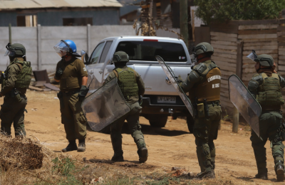 Crónica: La violenta resistencia que encontró Carabineros en el desalojo de la toma de San Antonio