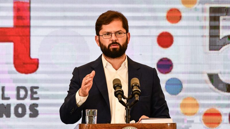 Indultos, pensiones de gracia y el regreso de la estatua de Baquedano: el legado de Boric tras el 18-O
