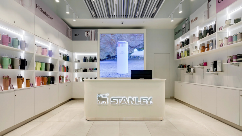 “Stanley”: La historia detrás de la empresa estadounidense fabricante de termos que busca expandirse en Chile