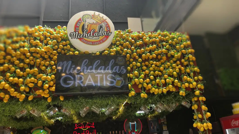 Crónica: El explosivo auge de El Rey de Las Micheladas y su fórmula para atraer jóvenes