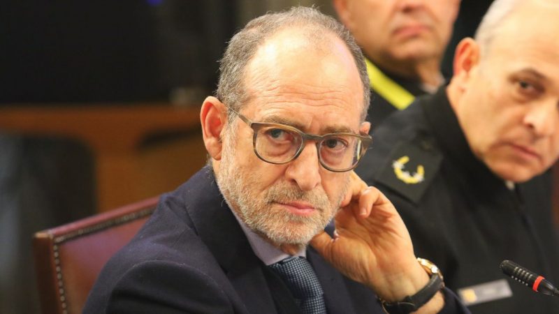 “Amarre”: Galo Eidelstein (PC) abre a última hora concurso para ocupar cargos que duran tres años en Defensa