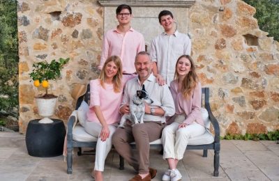 La historia del matrimonio inglés que dejó Londres en plena crisis y terminó vendiendo su viña de rosé a Concha y Toro