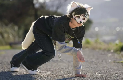 “Quiero ser un perro”: Qué hay detrás de los therians, la moda de identificarse con los animales y la reflexión de Chomali