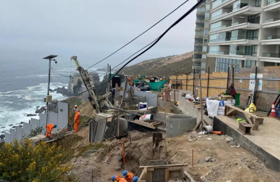 Crónica: vecinos de las dunas de Reñaca no confían en arreglos por socavón y departamentos siguen semivacíos