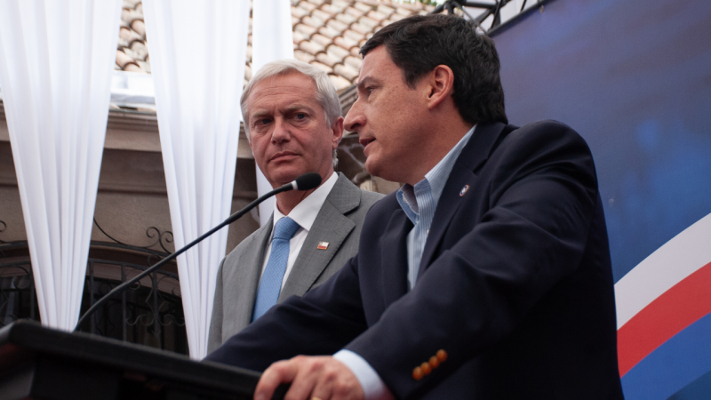 Arturo Squella, el vocero incombustible de Kast y su control de daños en el P. Republicano por alza de combustibles