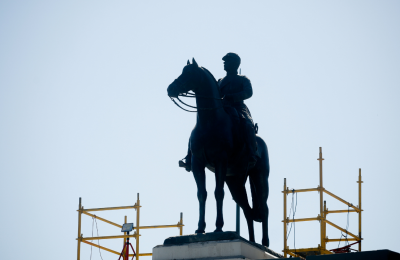 Crónica: El temor de los vecinos de que vuelvan las protestas por regreso de estatua de Baquedano